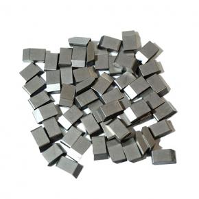 Grinding carbide saw tips 